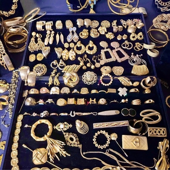 ⚜️3 LB Vintage Estate Jewelry Lot | Wearable Resellers, Collectors & Treasure ⚜️ - Picture 1 of 8